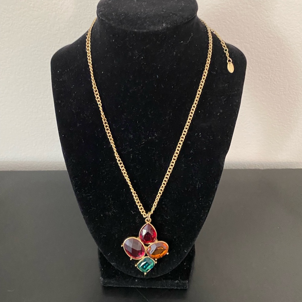 Beautiful vintage Claire’s necklace.